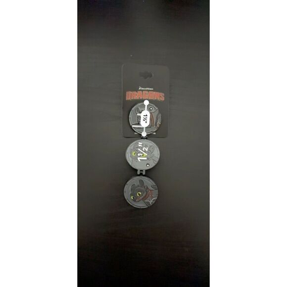 How To Train Your Dragon Toothless Hinge Enamel Pin - Picture 4 of 5